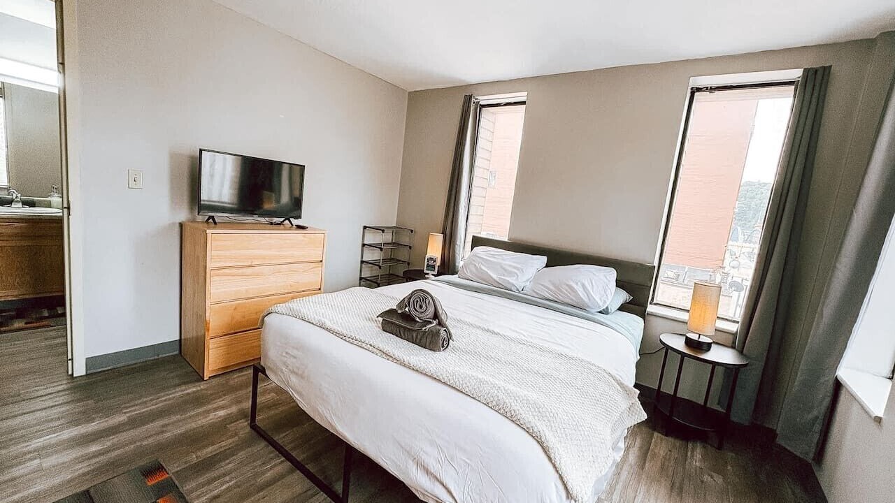 Photo of Bedroom in Downtown Pittsburgh