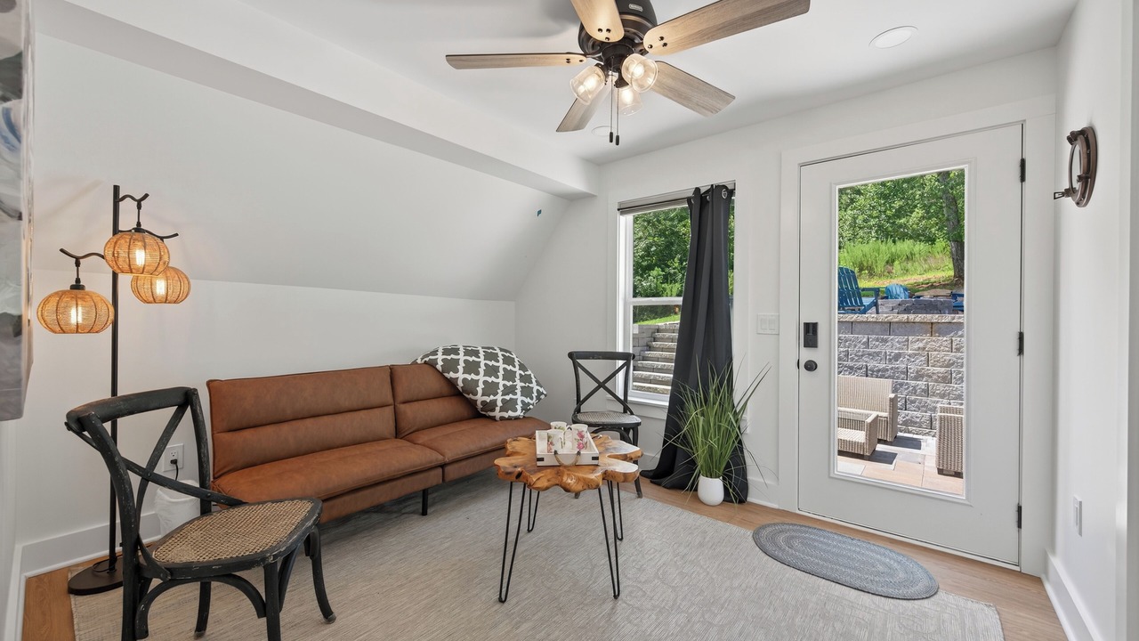 Photo of Livingroom in Dahlonega