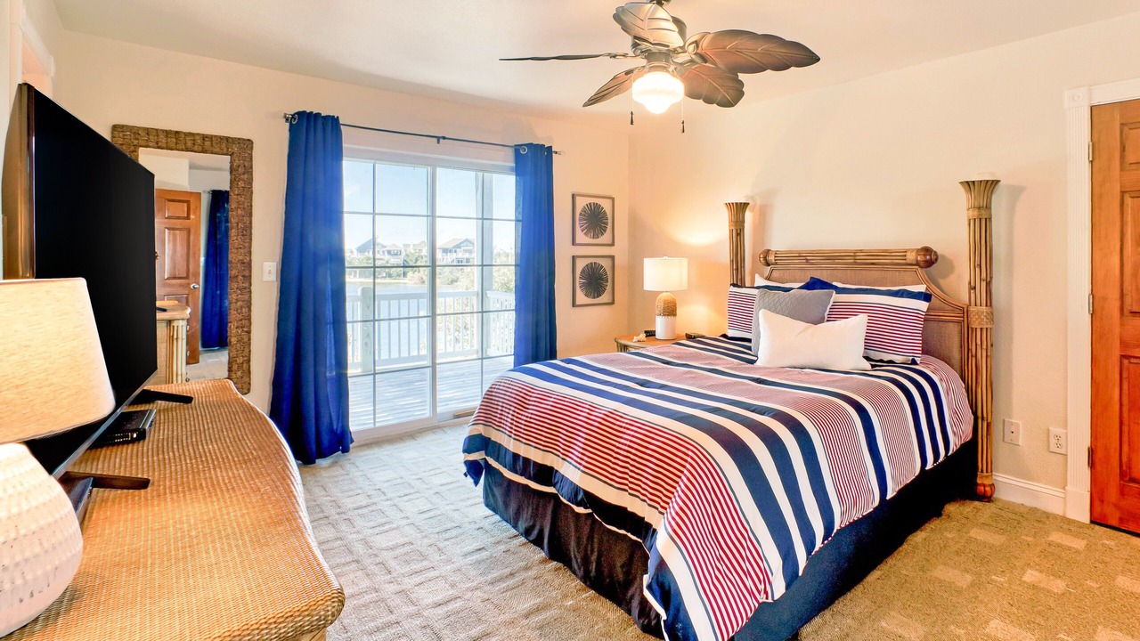 Photo of Bedroom in Waves