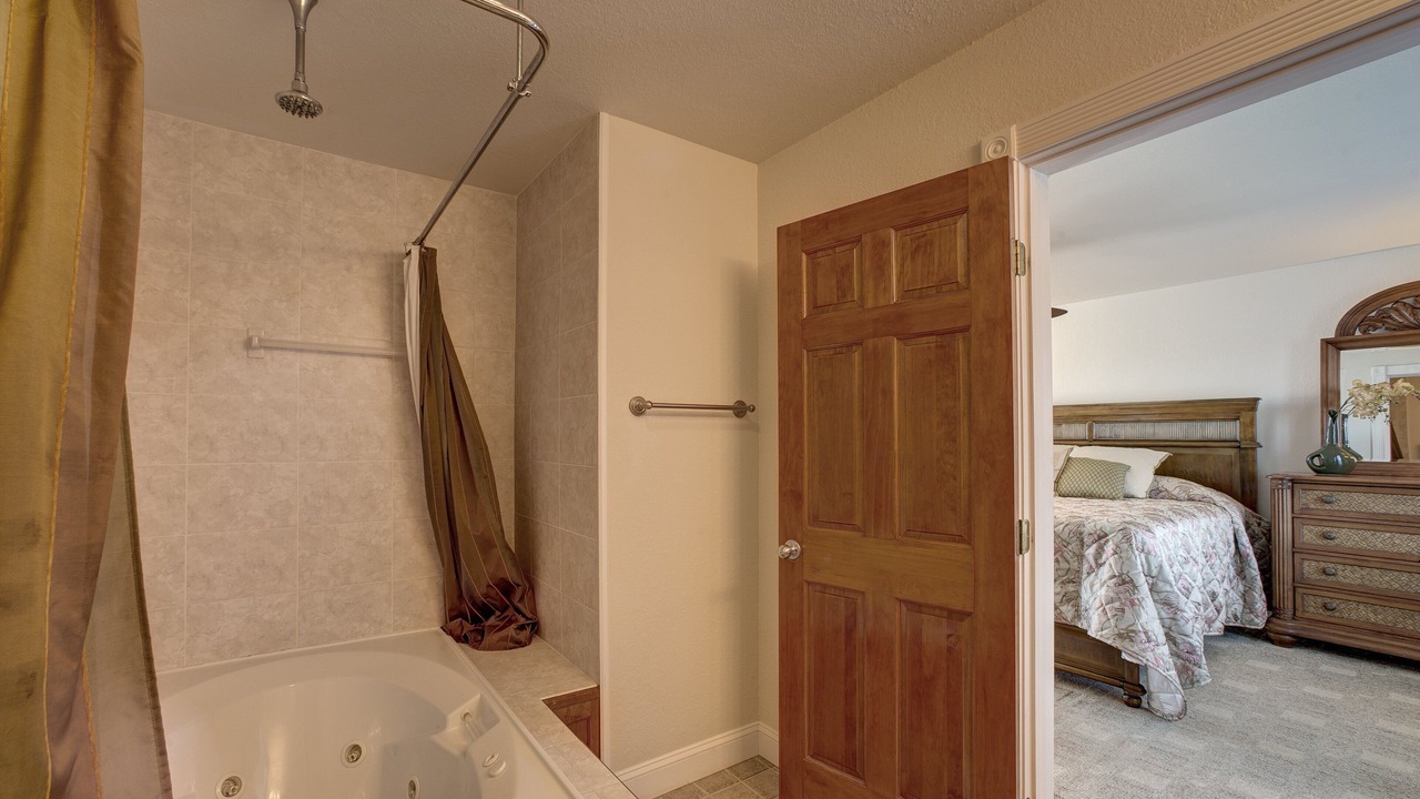 Photo of Bathroom in Waves