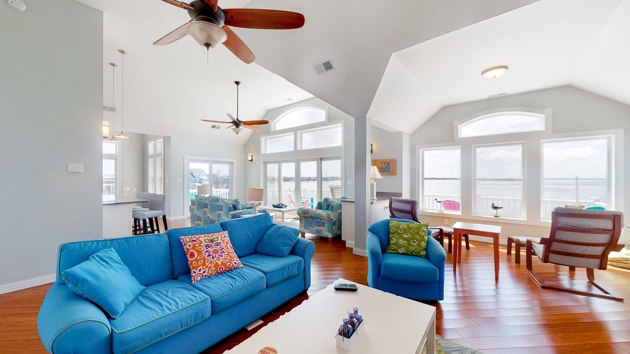 Photo of Livingroom in Brigands' Bay