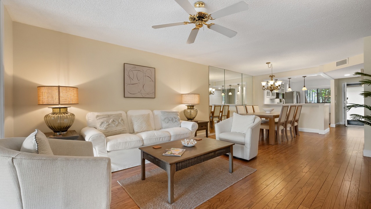 Photo of Livingroom in Gulf Gate Estates