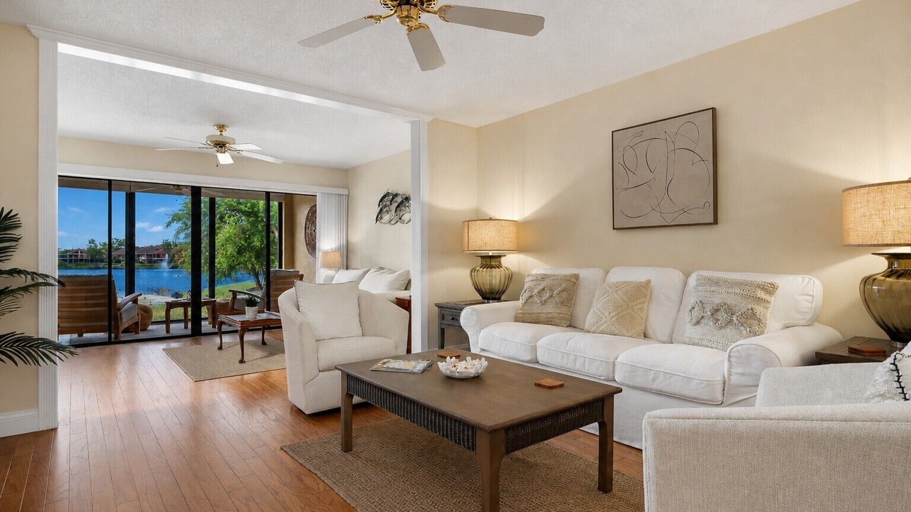 Photo of Livingroom in Gulf Gate Estates