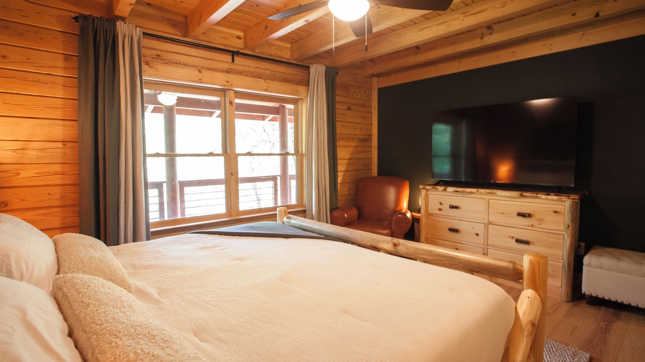 Photo of Bedroom in Dawsonville