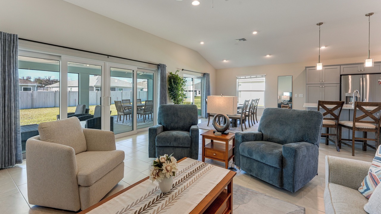 Photo of Livingroom in Candler