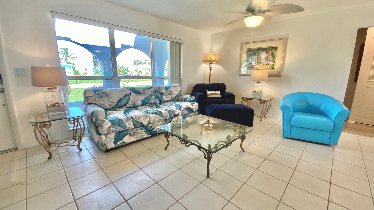 Photo of Livingroom in Edgewater