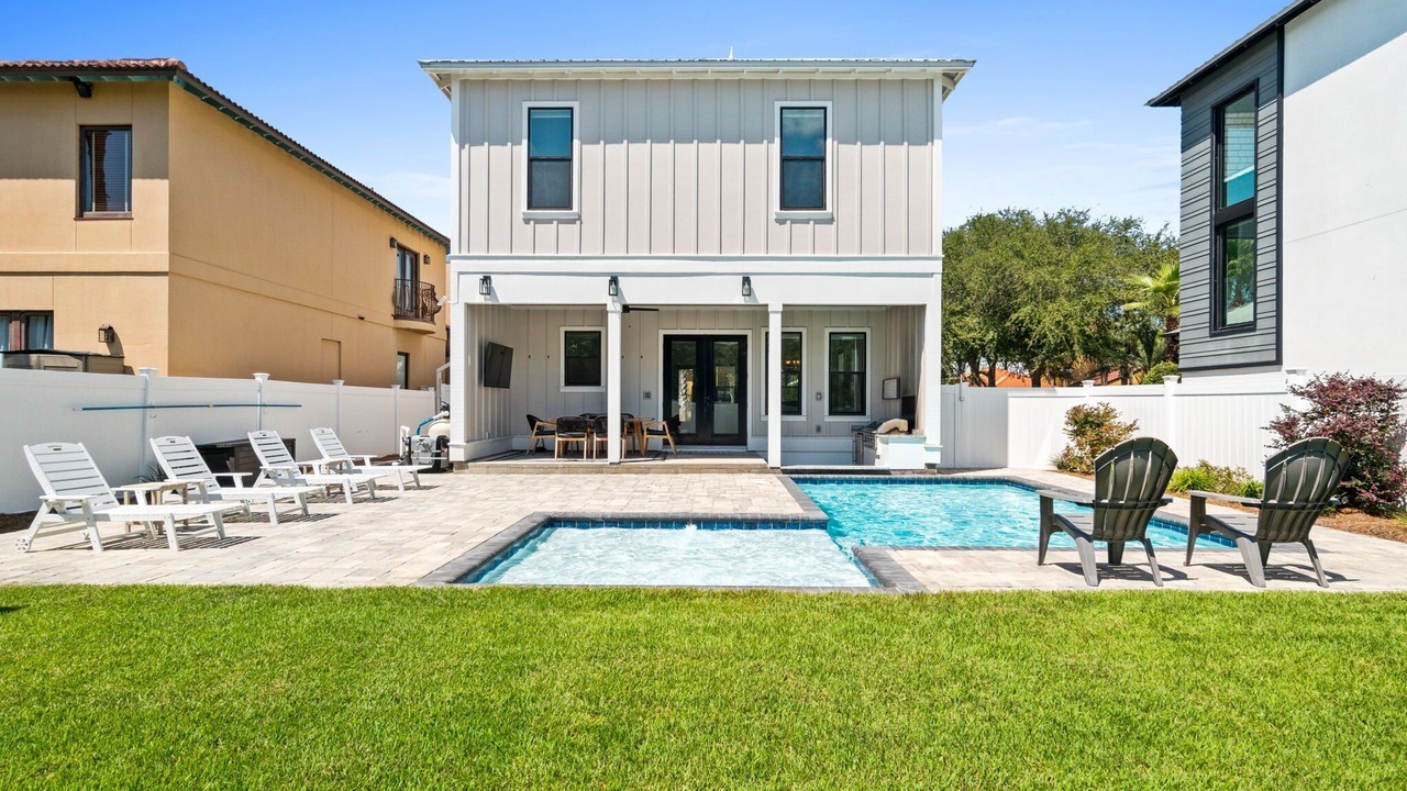 Photo of Outdoor in Emerald Waters Village