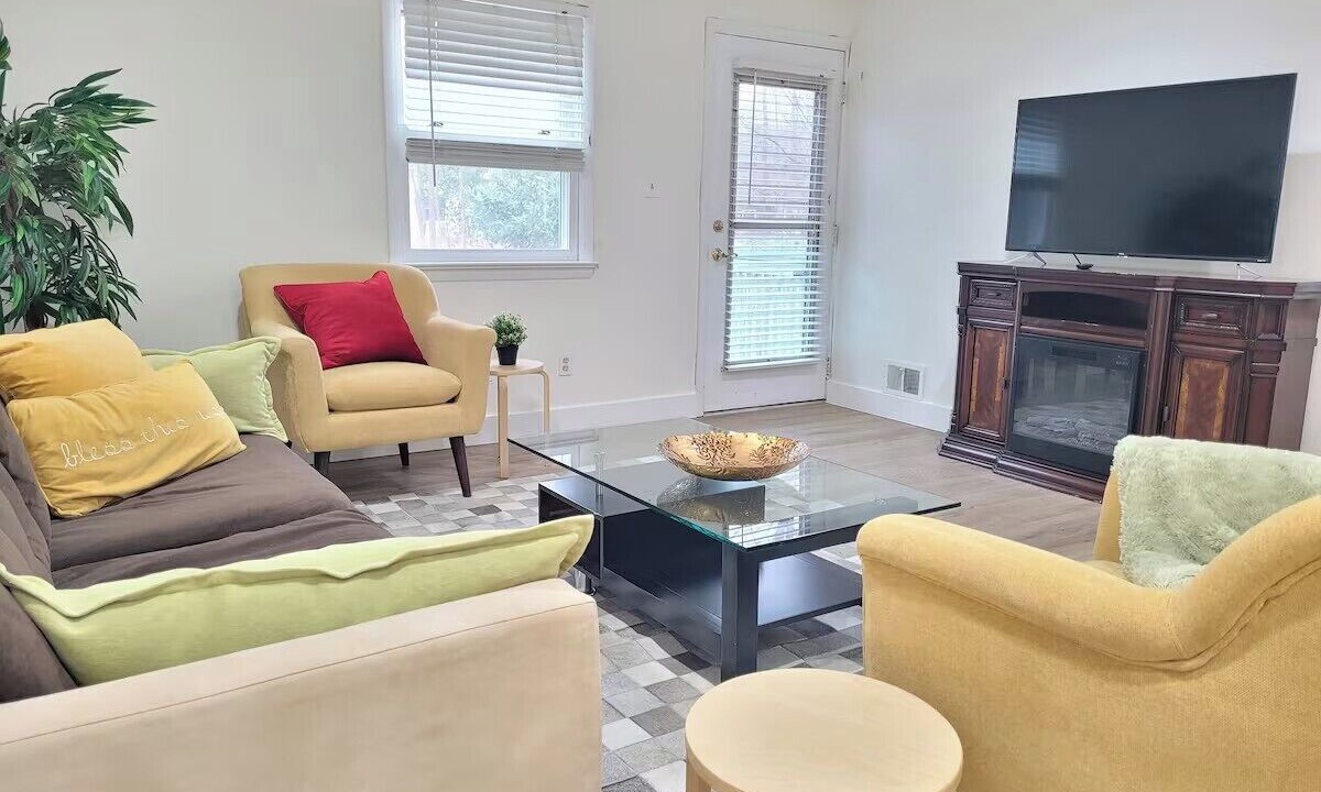 Photo of Livingroom in Tysons