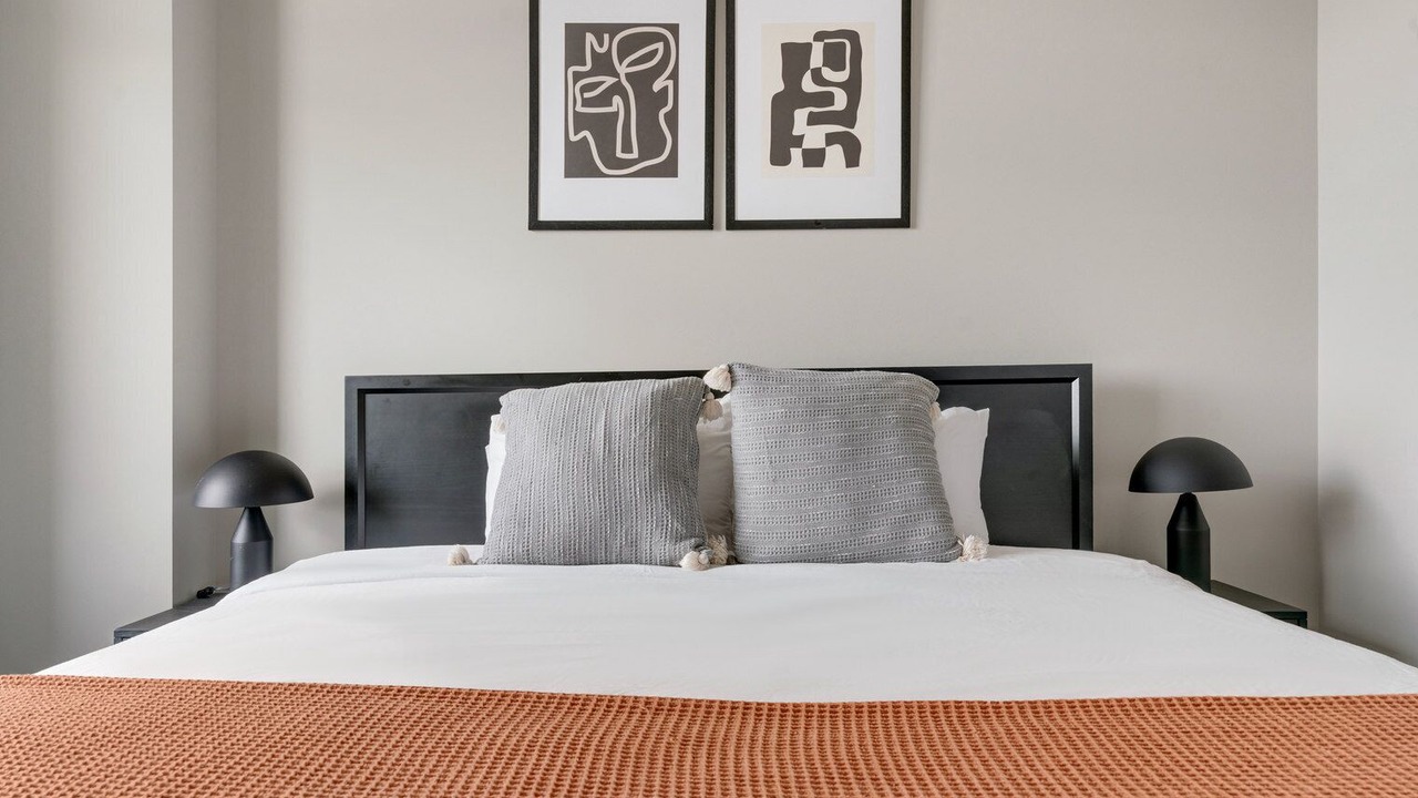Photo of Bedroom in Woodmont Triangle