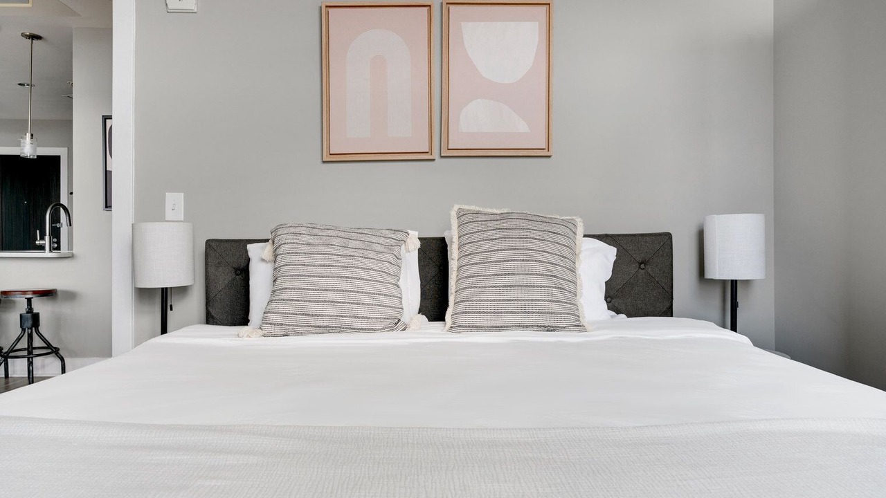 Photo of Bedroom in Woodmont Triangle