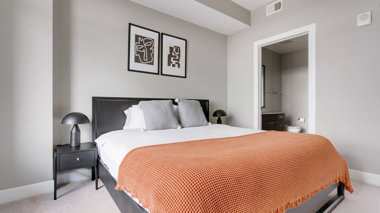 Photo of Bedroom in Woodmont Triangle