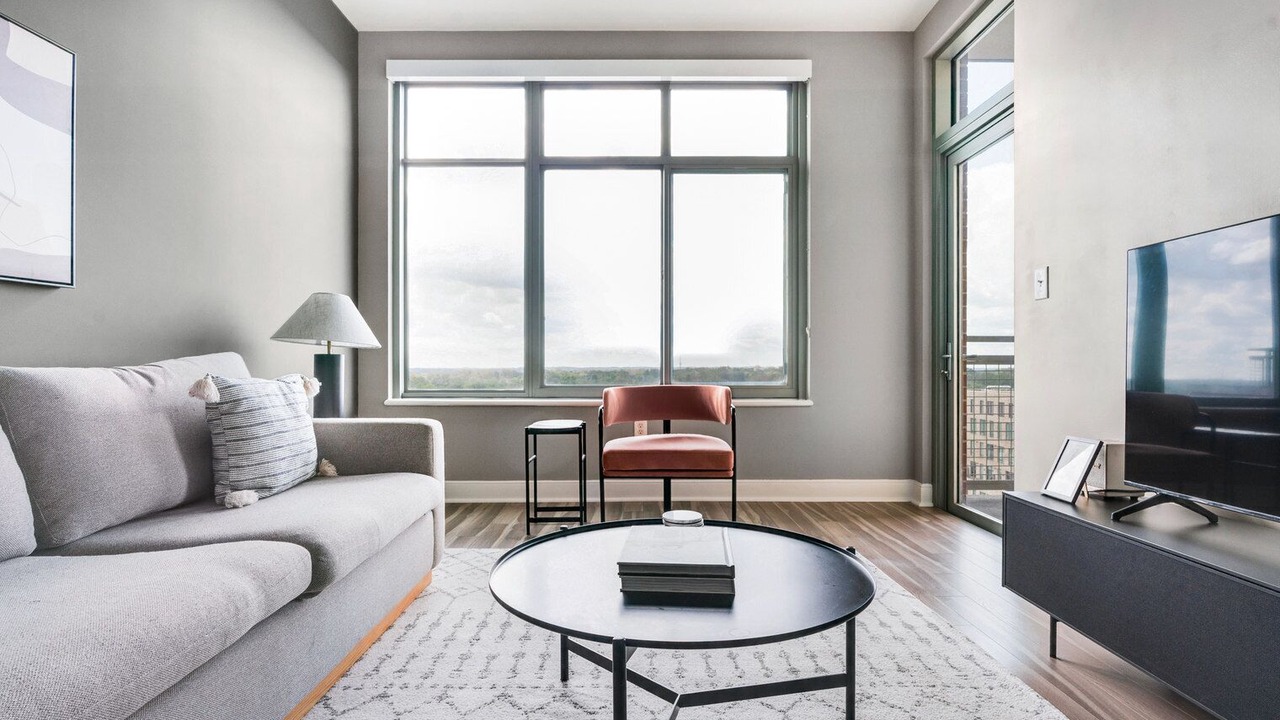 Photo of Livingroom in Woodmont Triangle