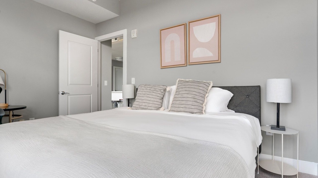 Photo of Bedroom in Woodmont Triangle