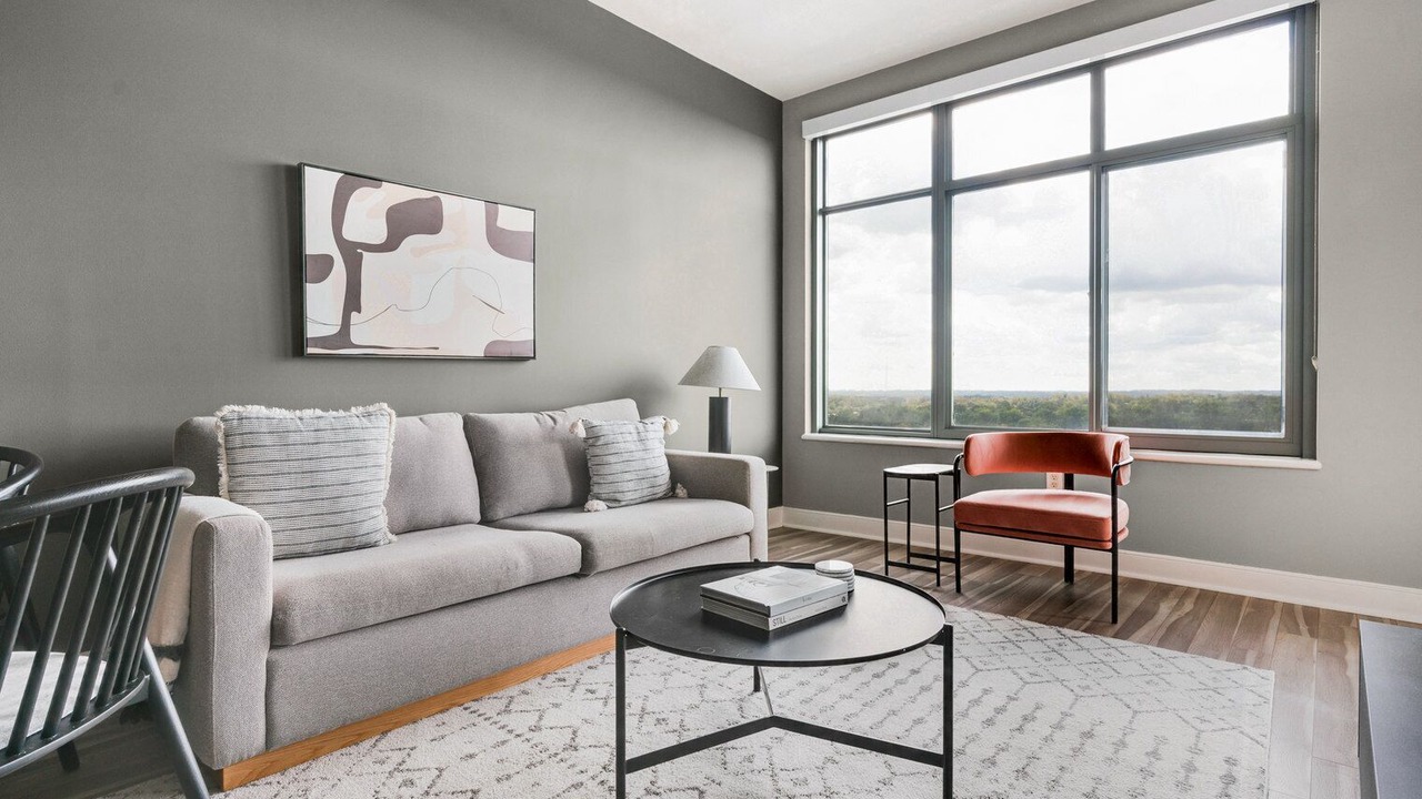 Photo of Livingroom in Woodmont Triangle
