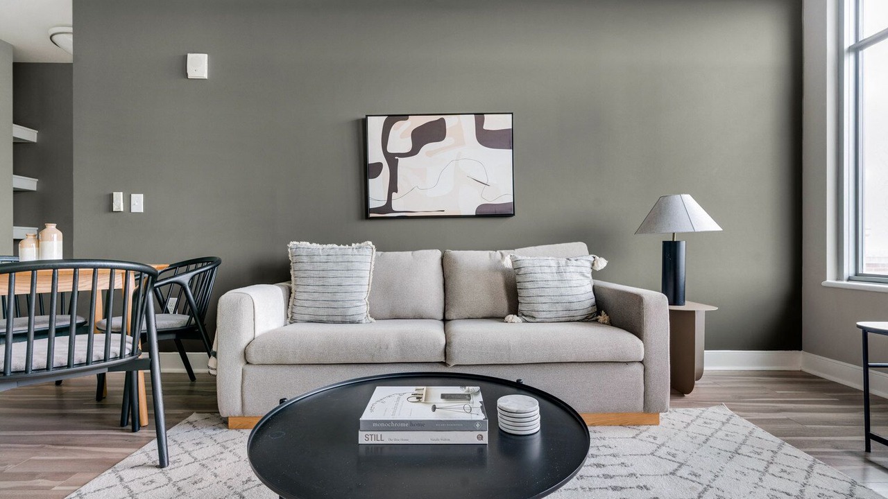 Photo of Livingroom in Woodmont Triangle