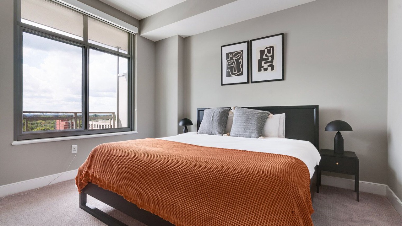 Photo of Bedroom in Woodmont Triangle