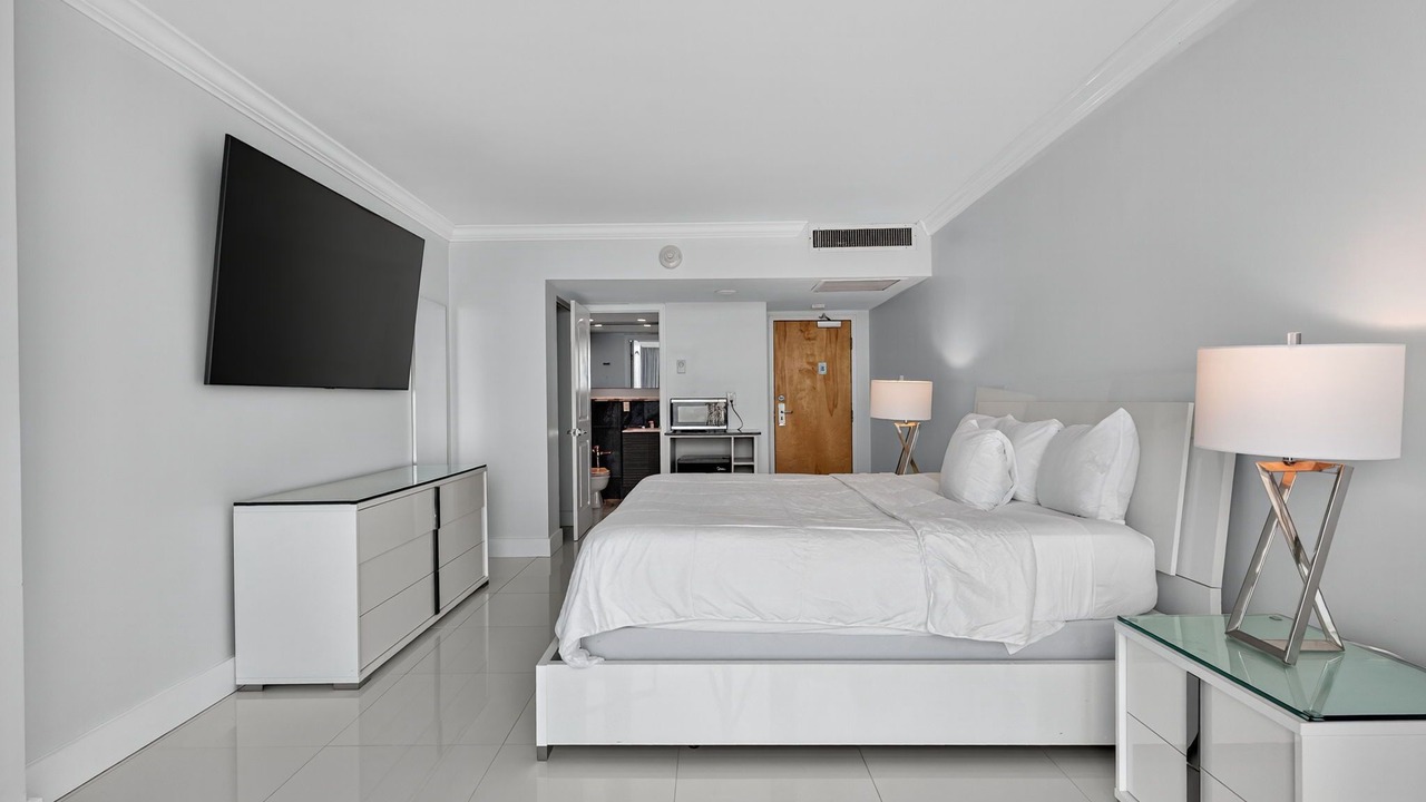 Photo of Bedroom in Bermuda Riviera