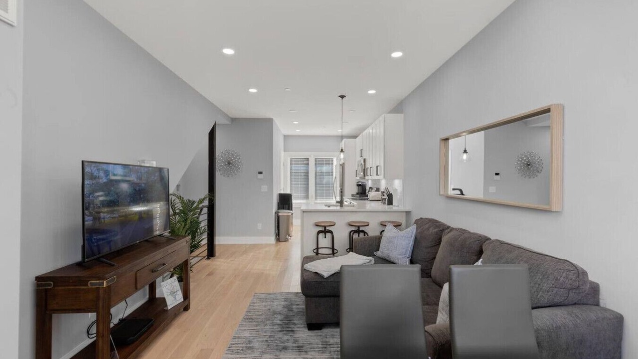 Photo of Livingroom in H Street Corridor