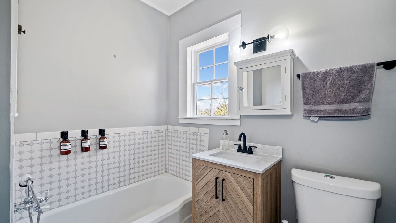 Photo of Bathroom in Jasper