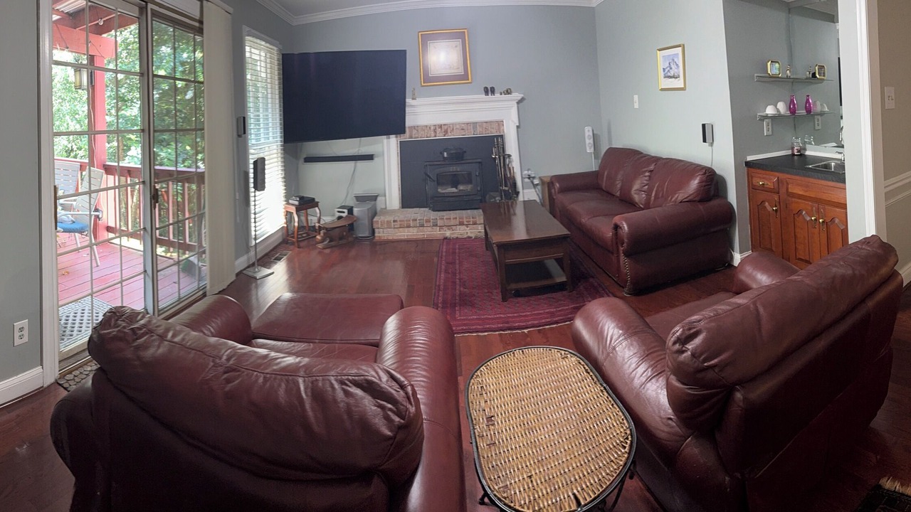 Photo of Livingroom in McLean