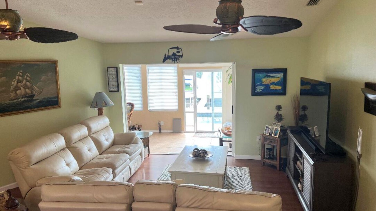 Photo of Livingroom in Fullers Earth