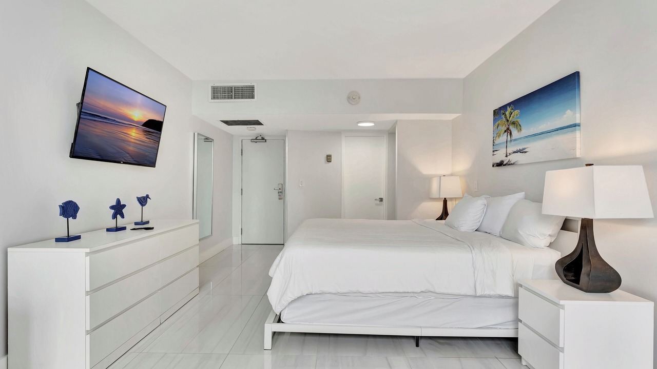 Photo of Bedroom in Bermuda Riviera