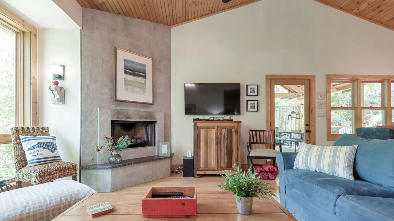 Photo of Livingroom in West Jefferson