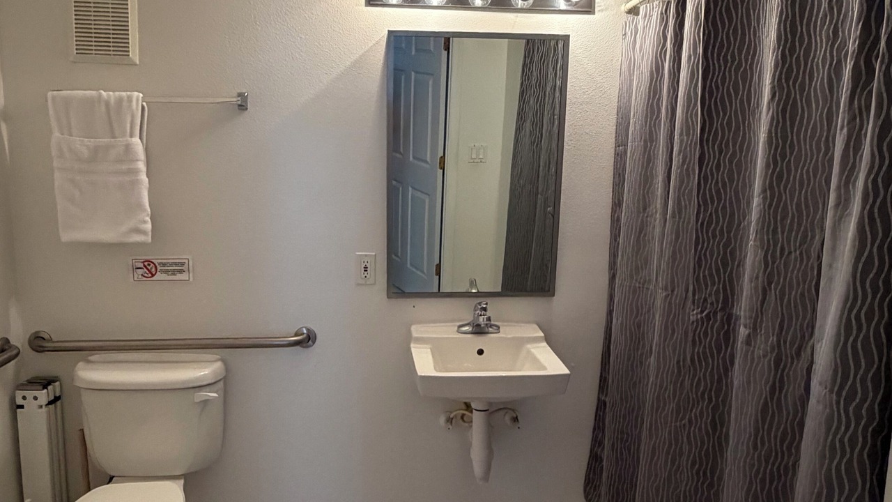 Photo of Bathroom in Lindfields