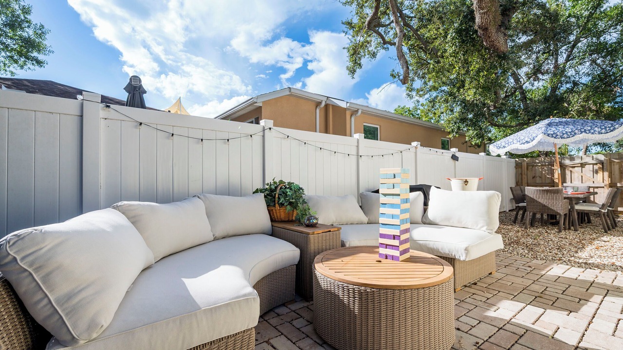 Photo of Patio Balcony in Gillespie Park