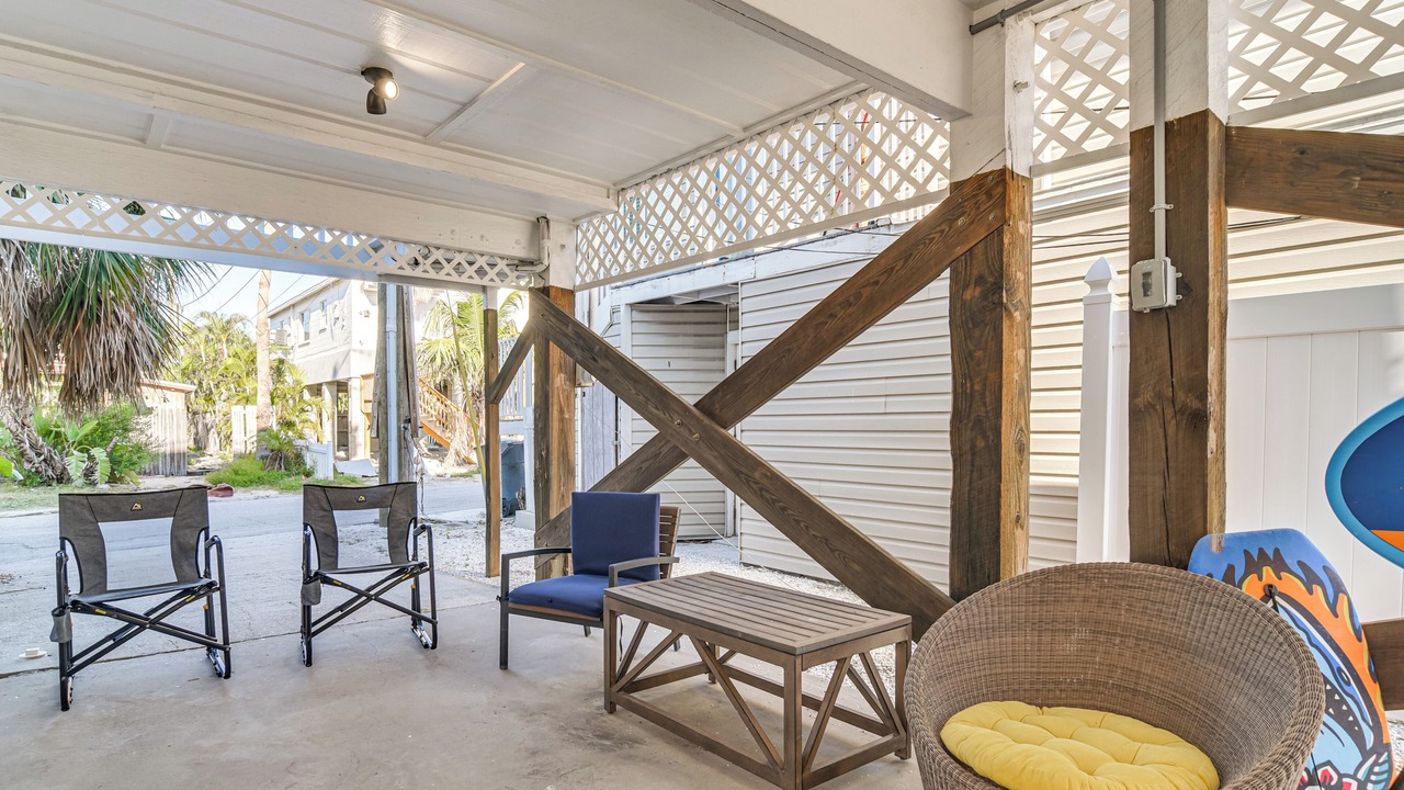 Photo of Patio Balcony in Sunset Beach
