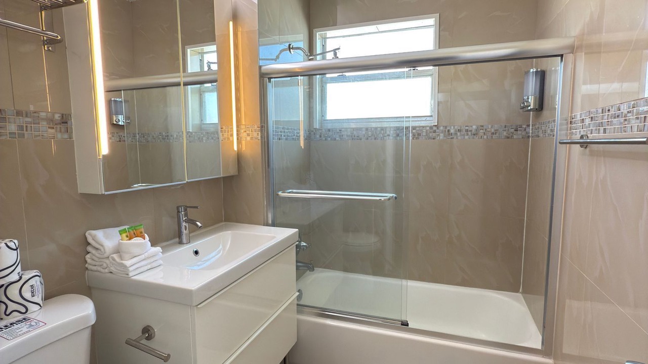 Photo of Bathroom in Flamingo/Lummus