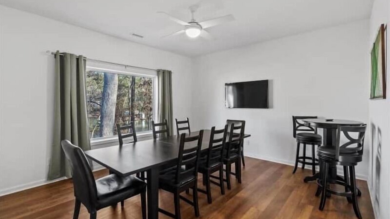 Photo of Bedroom in Wise