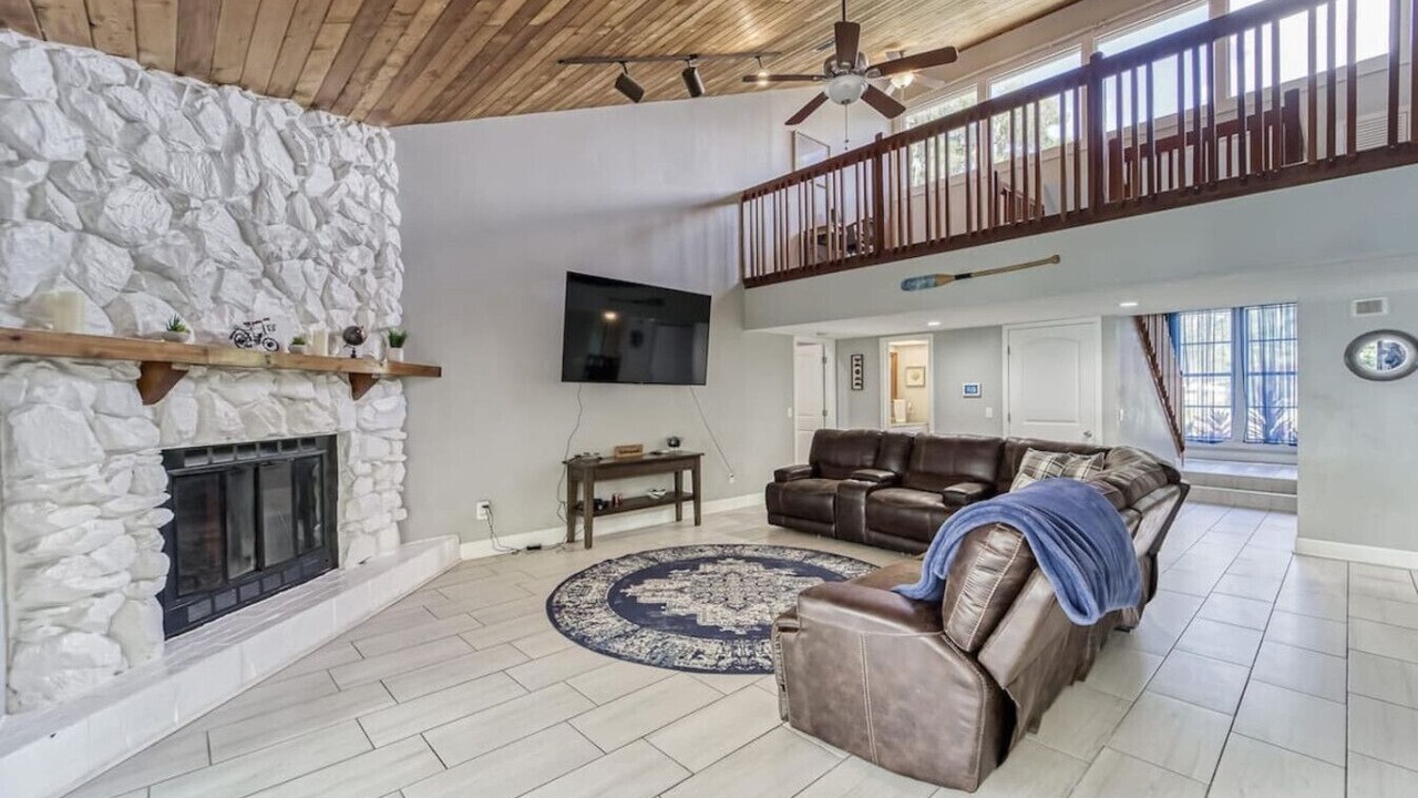Photo of Livingroom in Temple Crest