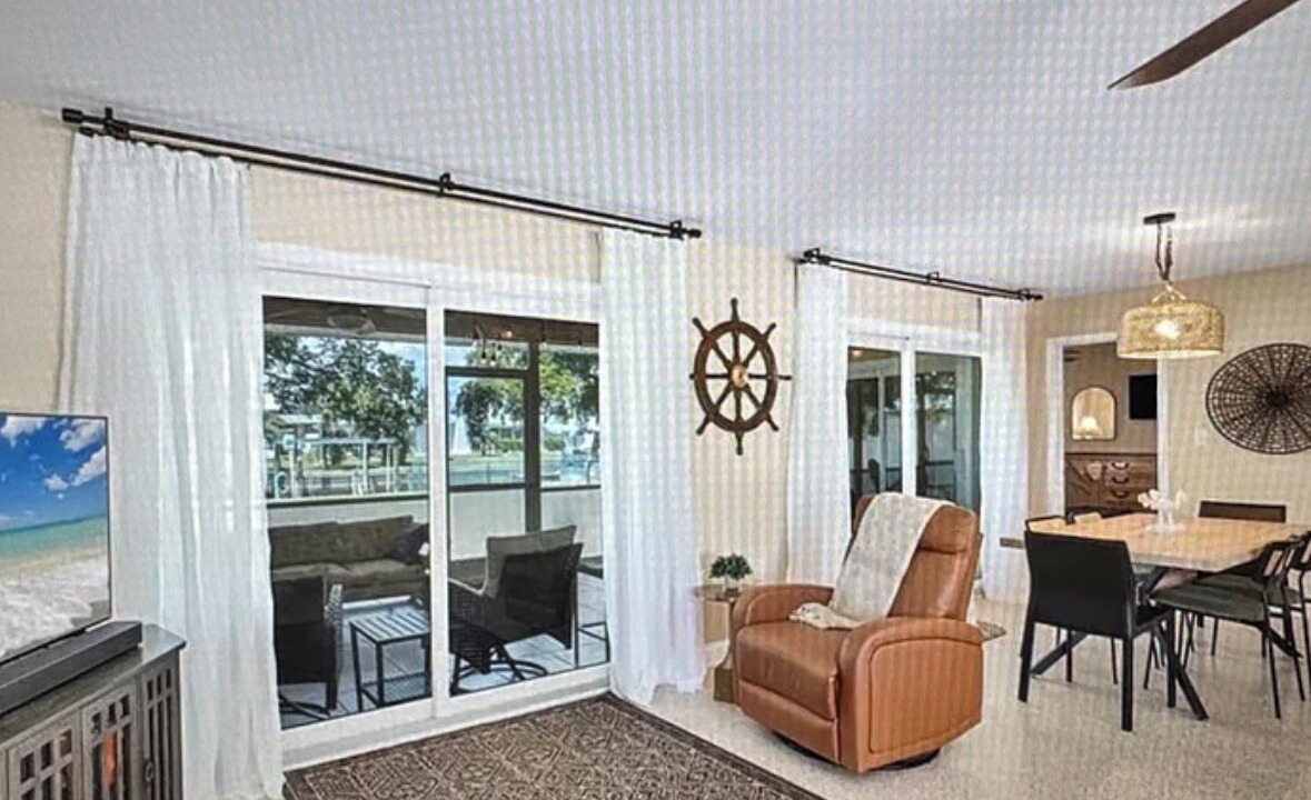 Photo of Livingroom in Grove City