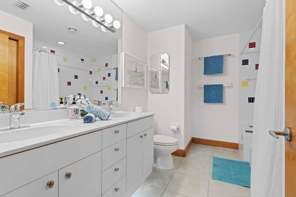 Photo of Bathroom in Bayshore Gardens