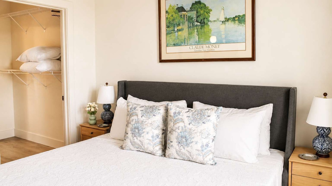 Photo of Bedroom in Metropolitan