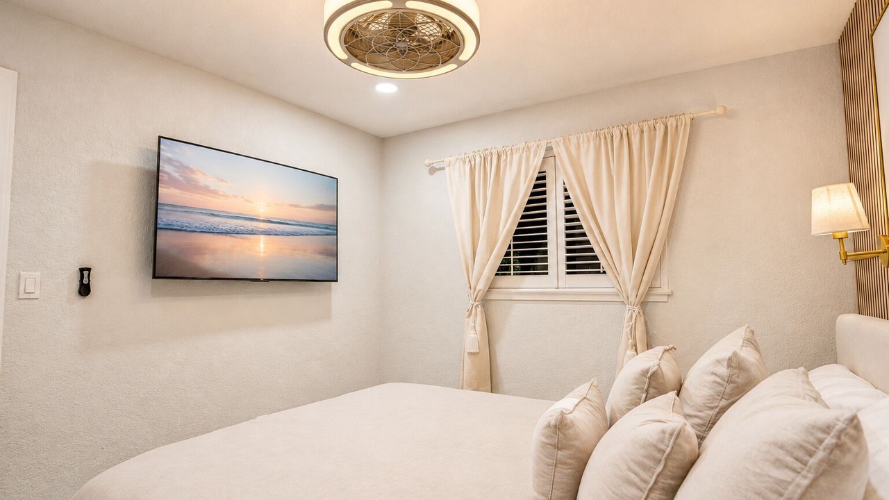 Photo of Bedroom in North Central Hollywood