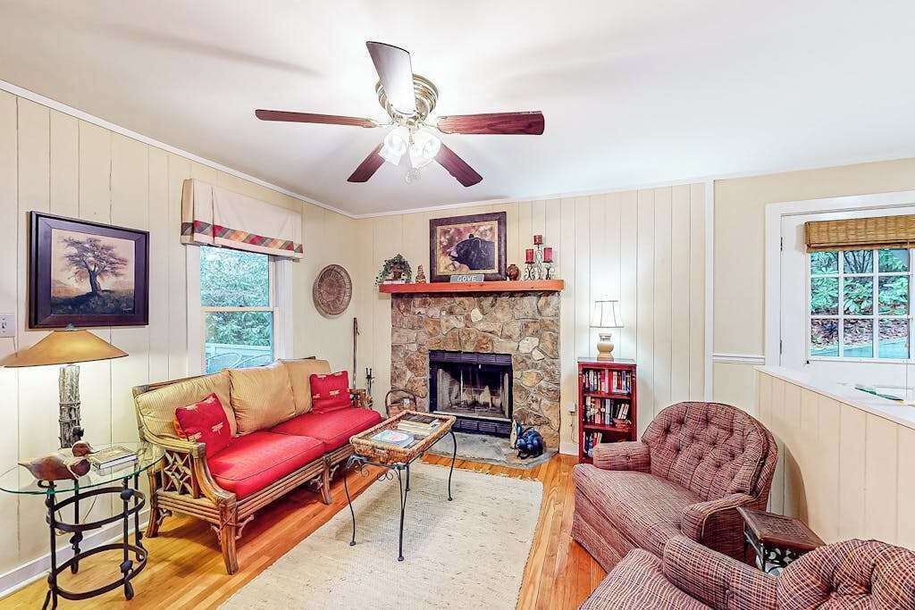 Photo of Livingroom in Mirror Lake