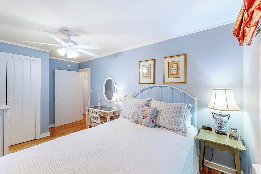Photo of Bedroom in Mirror Lake