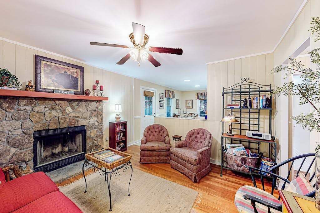 Photo of Livingroom in Mirror Lake