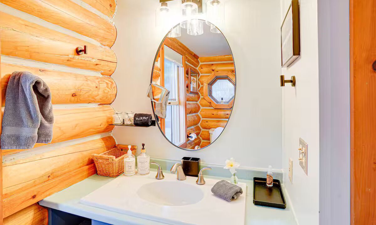 Photo of Bathroom in Warren