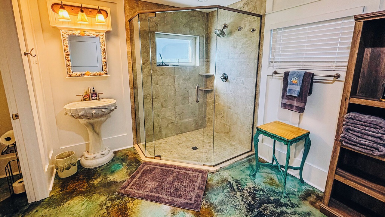 Photo of Bathroom in Crystal Shores