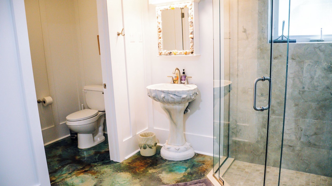 Photo of Bathroom in Crystal Shores