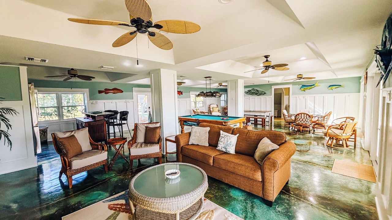 Photo of Livingroom in Crystal Shores