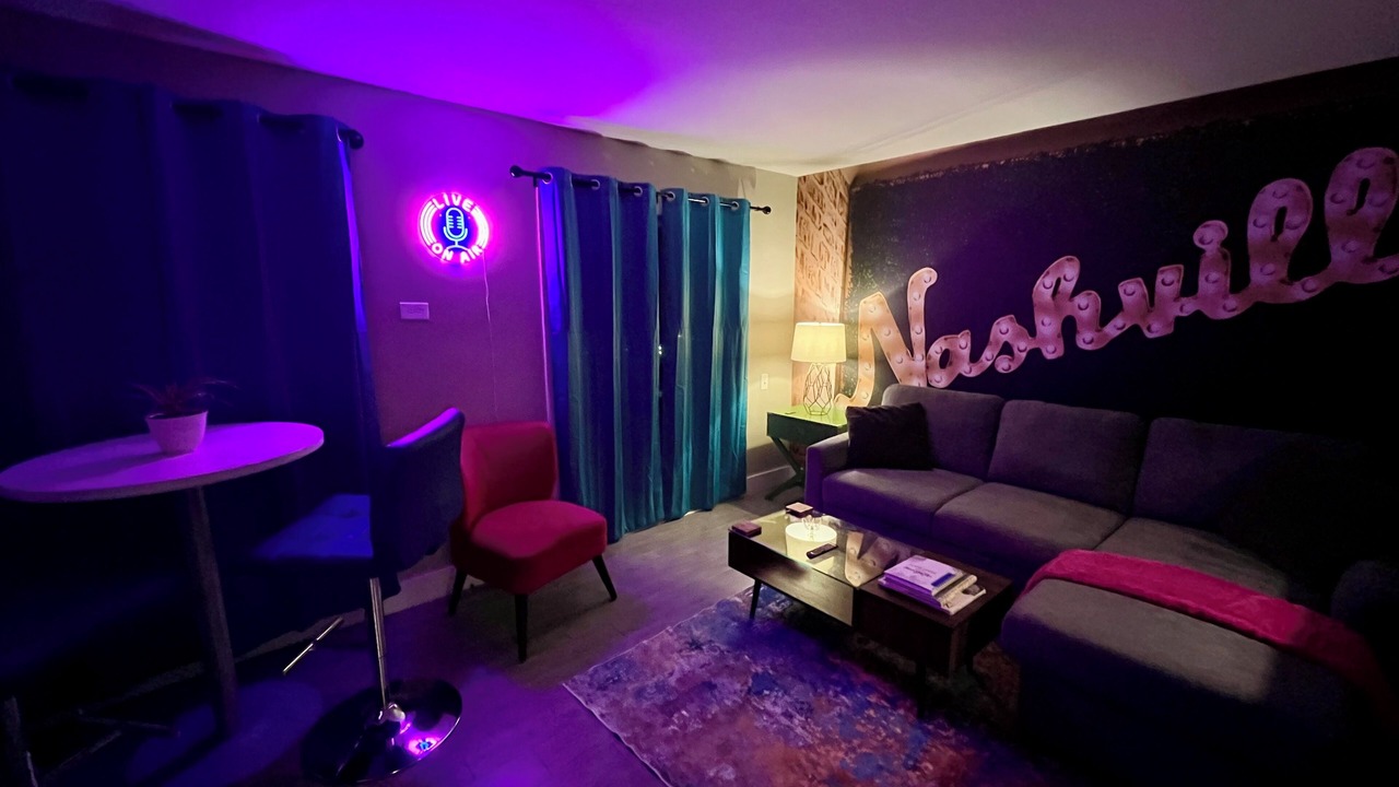 Photo of Livingroom in North Capitol