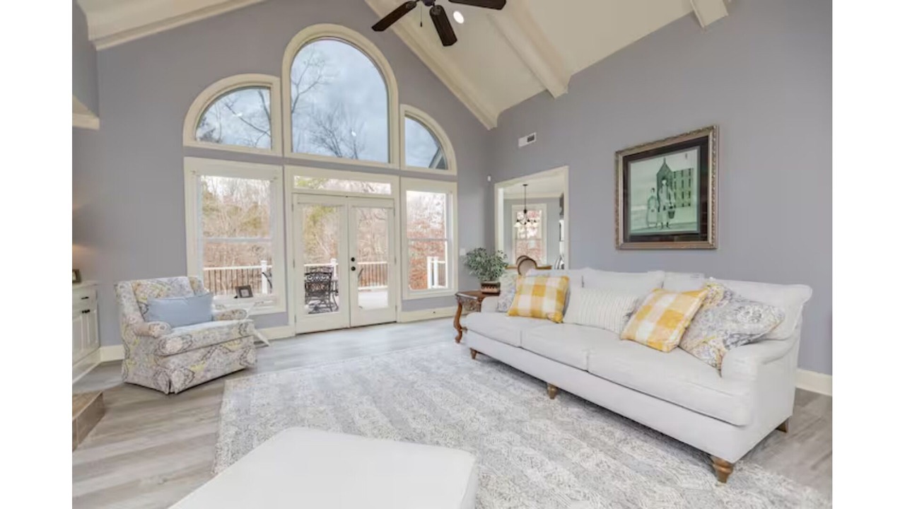 Photo of Livingroom in Olde Ferry Estates