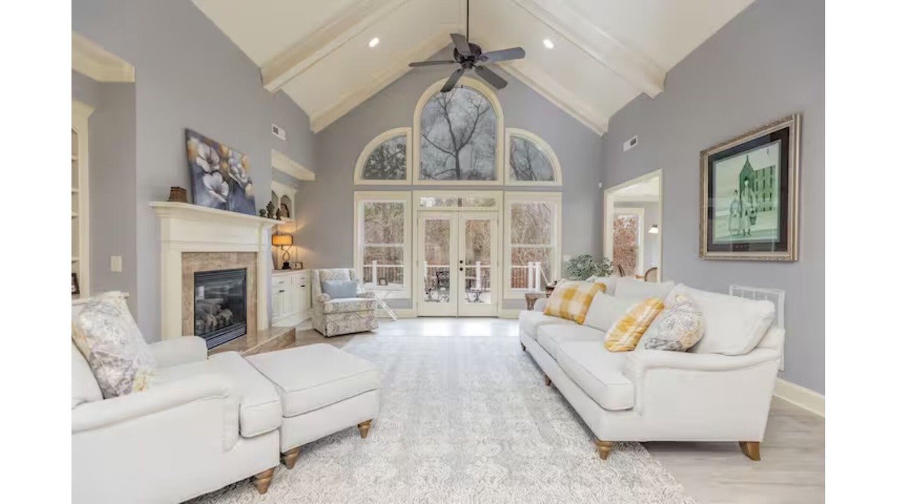 Photo of Livingroom in Olde Ferry Estates