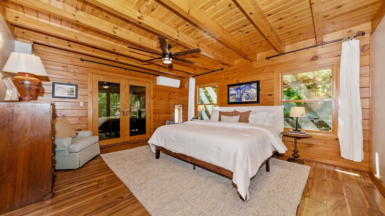 Photo of Bedroom in Dickerson