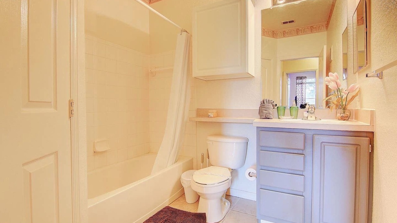 Photo of Bathroom in Lindfields