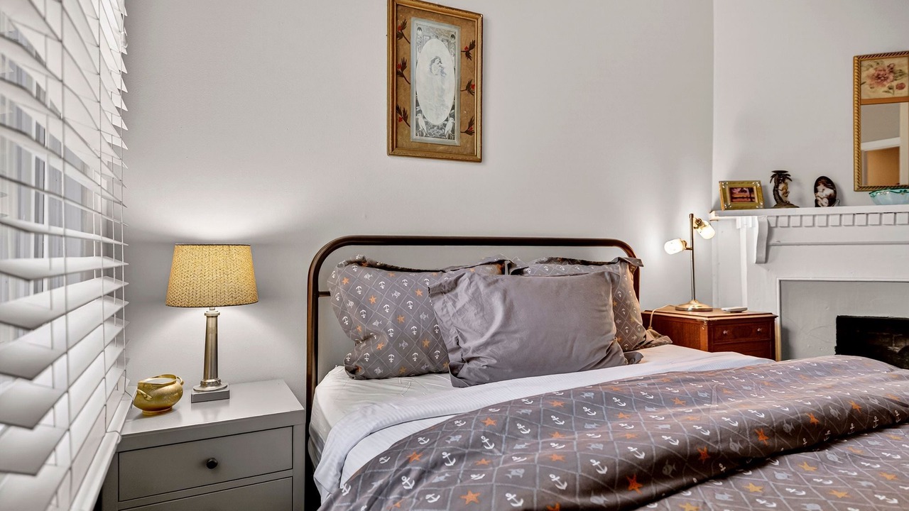 Photo of Bedroom in Beach Institute